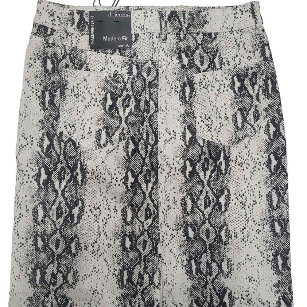 Womens NWT D jeans size 6 snake skin print skirt